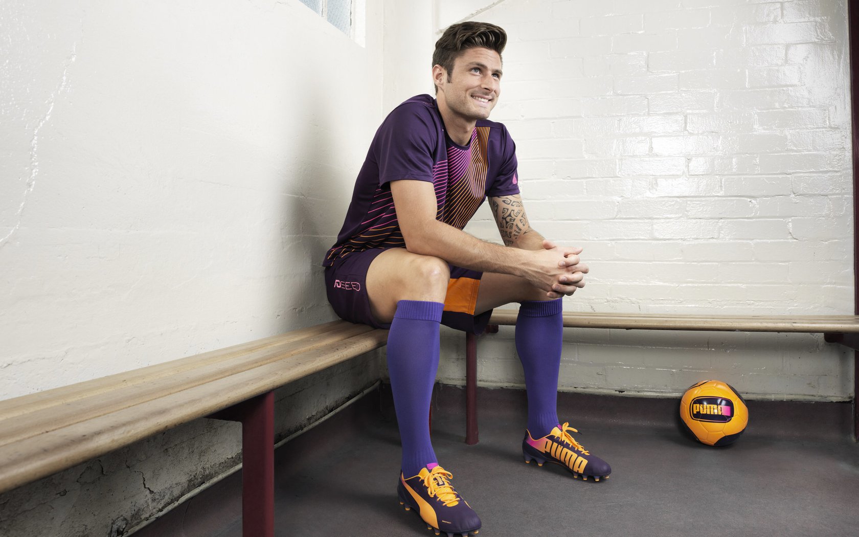 利拉德存在感拉满，湖人击败广厦队，一场跨越篮球世界的对话